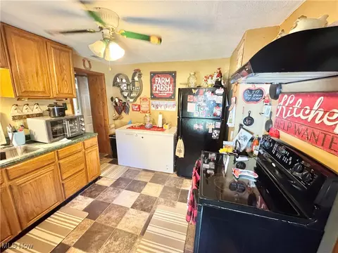 Kitchen - 1693 Elfleda St, Lorain, OH 44055 photo 2 of 5