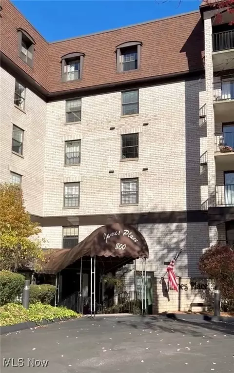 800 Brick Mill Run #306, Westlake, OH 44145