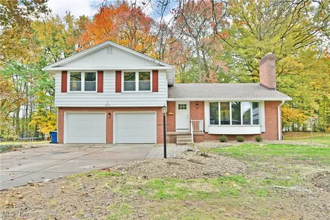 6845 Katahdin Dr, Poland, OH 44514