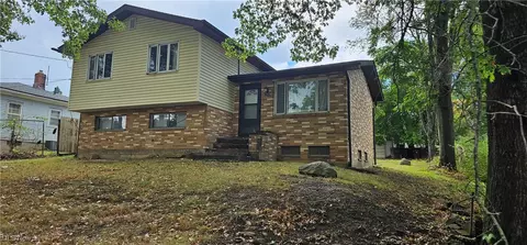 1302 East Ave, Akron, OH 44307