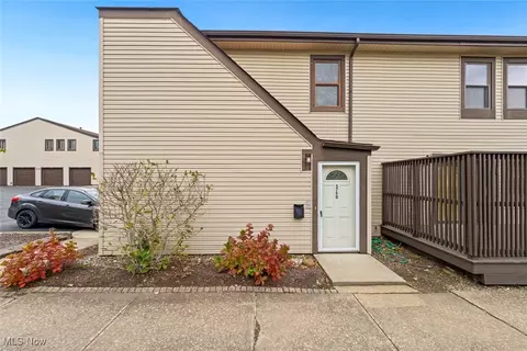576 Turney Rd #D, Bedford, OH 44146