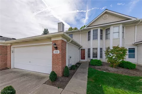 19311 Bradford Ct, Strongsville, OH 44149
