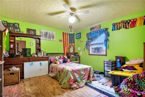Bedroom - 3637 Old Forge Rd, Rootstown, OH 44272 photo 2 of 3