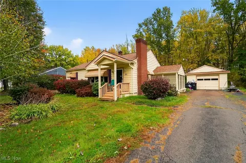 164 Huntington Dr NW, Warren, OH 44481