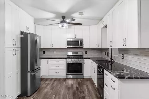 Kitchen - 767 Indianola Rd, Boardman, OH 44512 photo 3 of 3