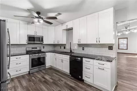 Kitchen - 767 Indianola Rd, Boardman, OH 44512 photo 2 of 3