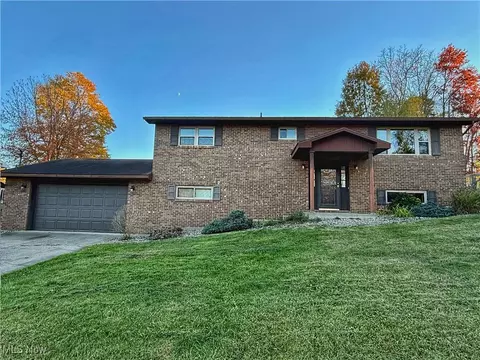 434 Maple Dr, Williamstown, WV 26187