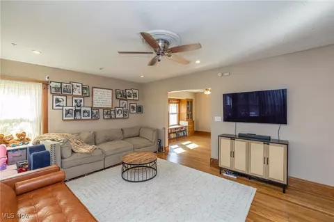 Living - 19 Baker St, Berea, OH 44017 photo 2 of 6