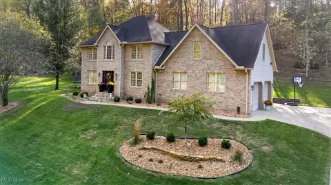 25 Brentwood Dr, Parkersburg, WV 26104