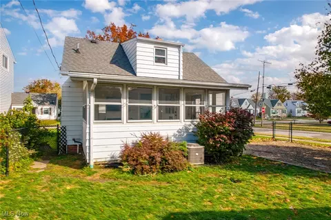 Exterior - 346 E 329th St, Willowick, OH 44095 photo 6 of 10