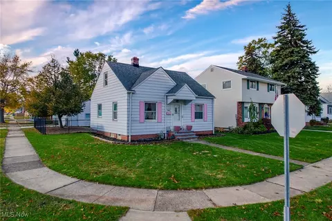 Exterior - 346 E 329th St, Willowick, OH 44095 photo 2 of 10
