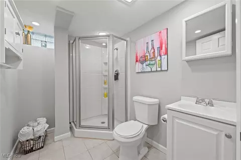 Bath - 346 E 329th St, Willowick, OH 44095 photo 3 of 3