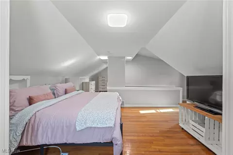 Bedroom - 346 E 329th St, Willowick, OH 44095 photo 4 of 5