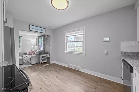 Entry Way - 346 E 329th St, Willowick, OH 44095 photo 2 of 6