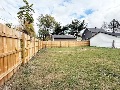1859 E 33rd St, Lorain, OH 44055 photo 8