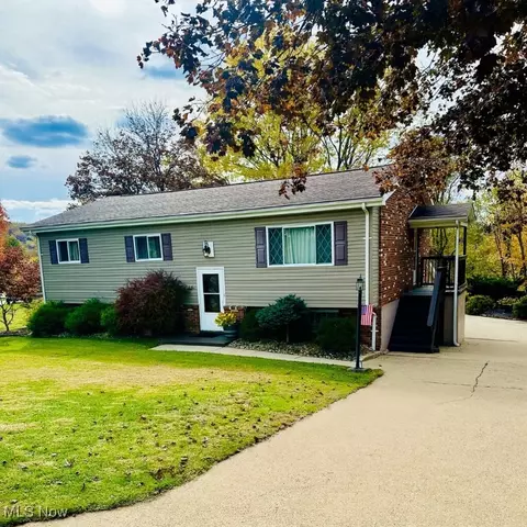 219 Aztec Ln, New Cumberland, WV 26047