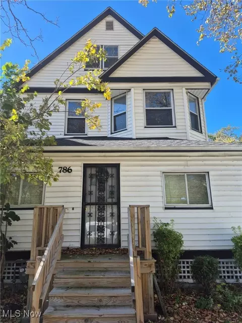 786 Parkwood Dr, Cleveland, OH 44108