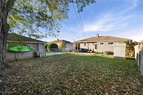 Exterior - 650 E Dartmoor Ave, Seven Hills, OH 44131 photo 3 of 4