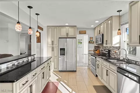 Kitchen - 650 E Dartmoor Ave, Seven Hills, OH 44131 photo 2 of 4