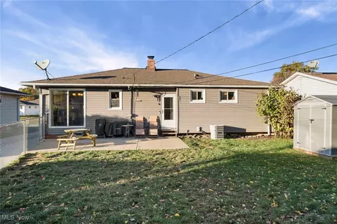 Exterior - 650 E Dartmoor Ave, Seven Hills, OH 44131 photo 2 of 4