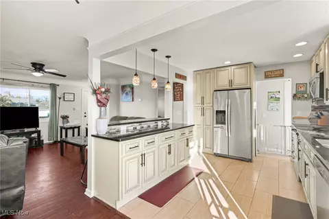 Kitchen - 650 E Dartmoor Ave, Seven Hills, OH 44131 photo 4 of 4