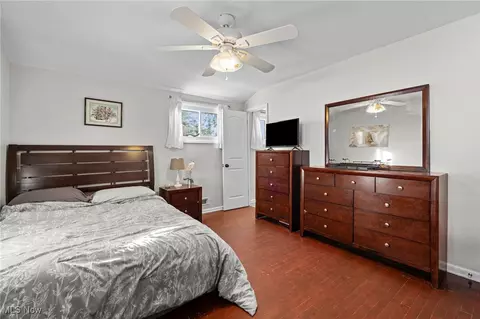 Bedroom - 650 E Dartmoor Ave, Seven Hills, OH 44131 photo 3 of 4