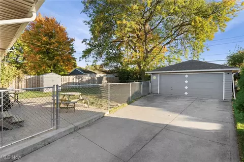 Exterior - 650 E Dartmoor Ave, Seven Hills, OH 44131 photo 4 of 4