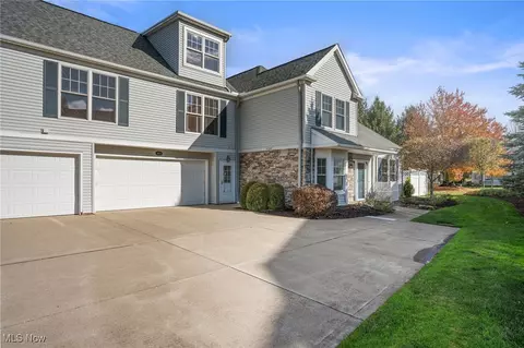 317 W Legend Ct #B, Highland Heights, OH 44143