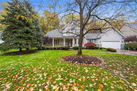 5891 Birdie Ln, Mentor, OH 44060