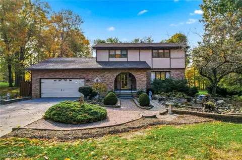 901 Carriage Hill Dr, Salem, OH 44460