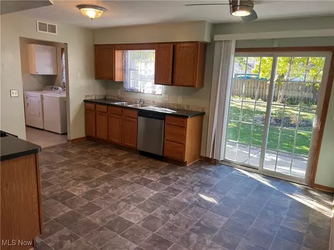 1834 Robindale St, Wickliffe, OH 44092 photo 13