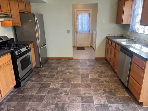 1834 Robindale St, Wickliffe, OH 44092 photo 15