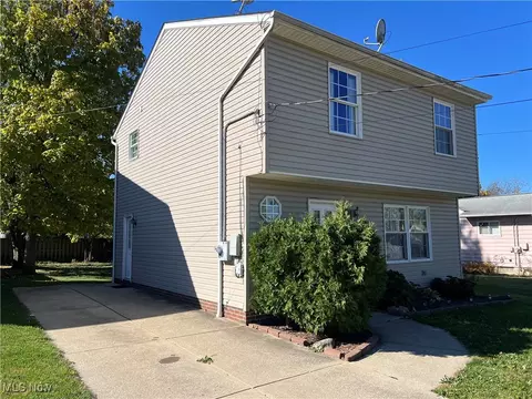 1834 Robindale St, Wickliffe, OH 44092 photo 2