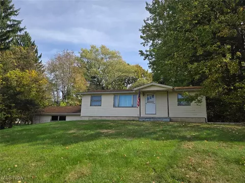4259 Arlington Rd, Uniontown, OH 44685
