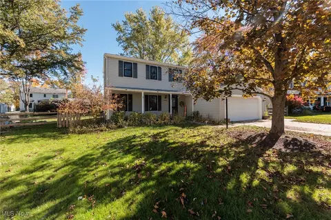 15639 Indianhead Ln, Strongsville, OH 44136