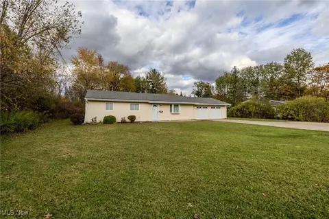 8226 Cedar Rd, Chesterland, OH 44026