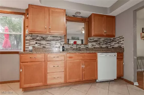 30615 Crescent Dr, Willowick, OH 44095 photo 15