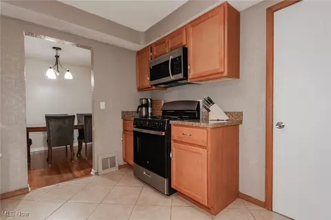 30615 Crescent Dr, Willowick, OH 44095 photo 14