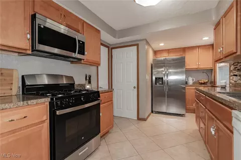 30615 Crescent Dr, Willowick, OH 44095 photo 7