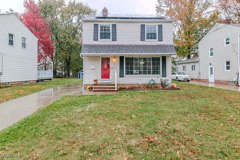 30615 Crescent Dr, Willowick, OH 44095