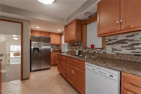 30615 Crescent Dr, Willowick, OH 44095 photo 6