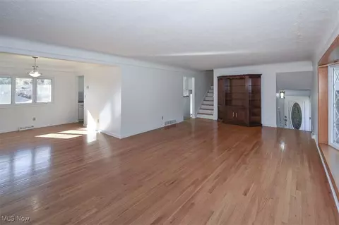 317 Park Dr, Brooklyn Heights, OH 44131 photo 11