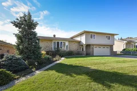 317 Park Dr, Brooklyn Heights, OH 44131