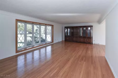 317 Park Dr, Brooklyn Heights, OH 44131 photo 8