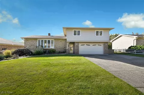 317 Park Dr, Brooklyn Heights, OH 44131 photo 2
