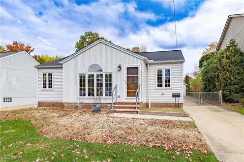 1201 Summit Dr, Mayfield Heights, OH 44124