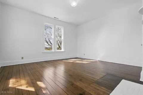 Bedroom - 217 E 9th St, Williamstown, WV 26187 photo 3 of 4