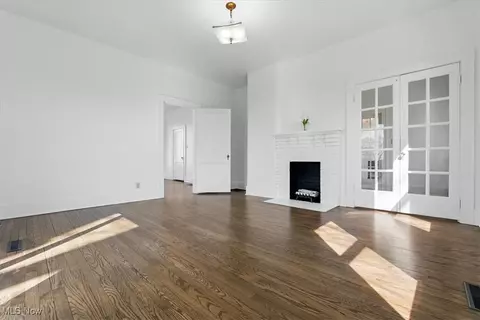 Living - 217 E 9th St, Williamstown, WV 26187 photo 2 of 5