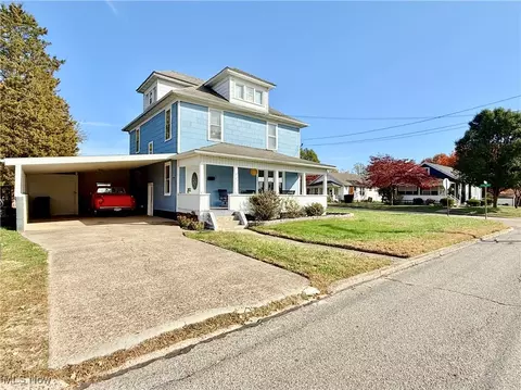 807 30th St, Vienna, WV 26105