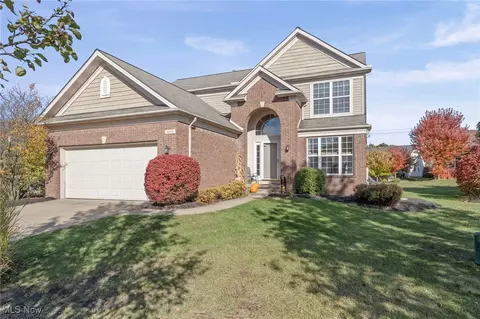 265 Lexington Cir, Broadview Heights, OH 44147